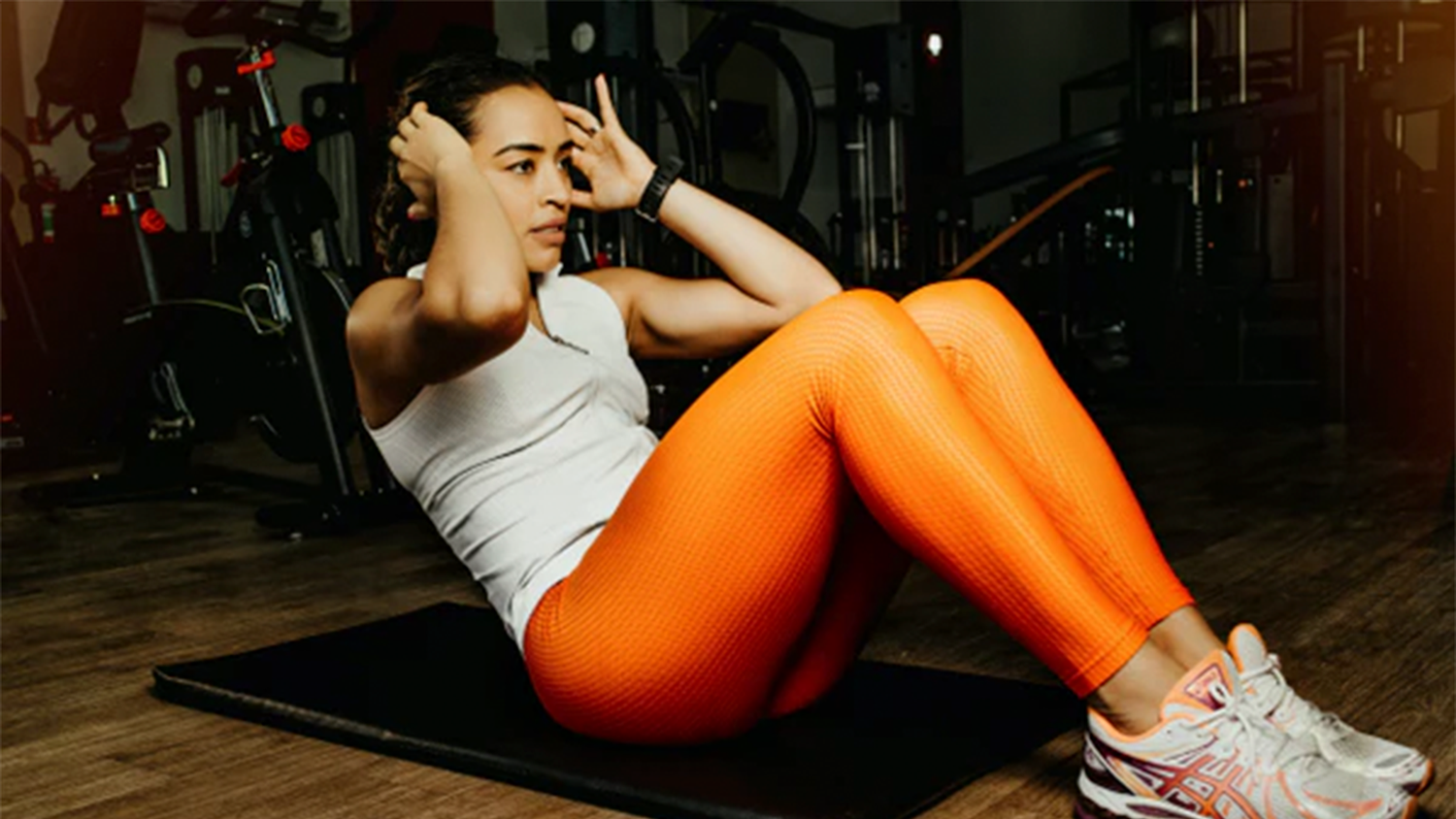 Maveøvelser med elastik